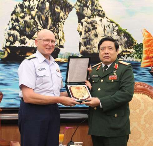 Cảnh sát biển Việt Nam và Lực lượng Phòng vệ Bờ biển Hoa Kỳ đẩy mạnh hợp tác - ảnh 1
