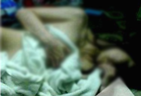 Dụ bé gái 9X uống rượu rồi thay nhau làm