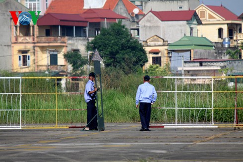 Xem lính đặc công VN đu mình tập giải cứu con tin - ảnh 2