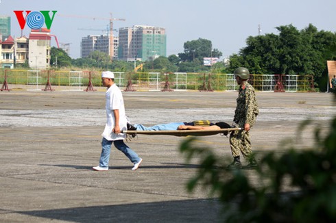 Xem lính đặc công VN đu mình tập giải cứu con tin - ảnh 11