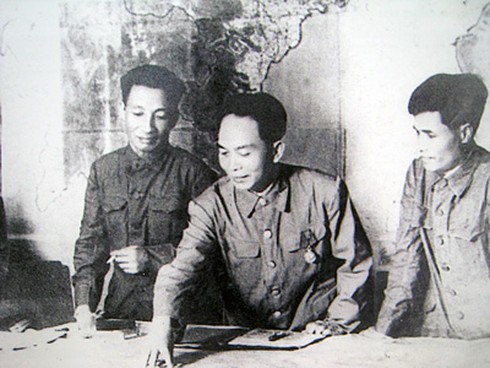 Đại tướng Võ Nguyên Giáp qua ảnh - ảnh 10