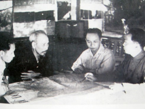 Đại tướng Võ Nguyên Giáp qua ảnh - ảnh 11