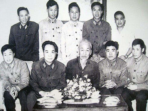 Đại tướng Võ Nguyên Giáp qua ảnh - ảnh 16