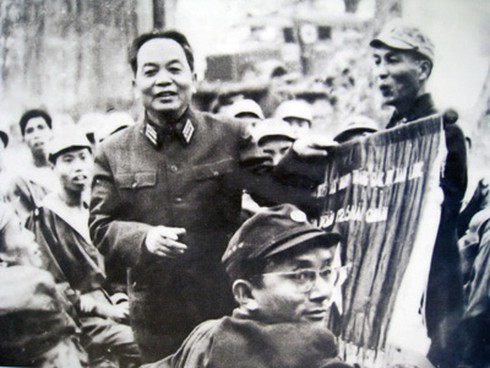 Đại tướng Võ Nguyên Giáp qua ảnh - ảnh 17