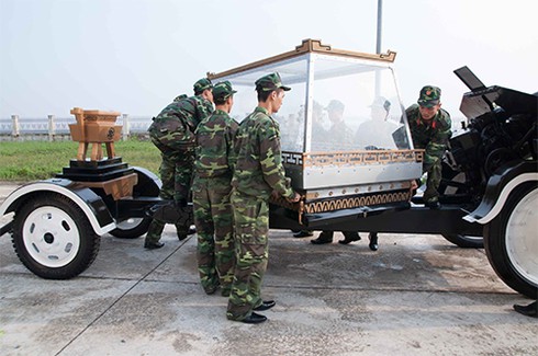 Bên trong sân bay Đồng Hới trước giờ đón linh cữu Đại tướng Võ Nguyên Giáp - ảnh 2