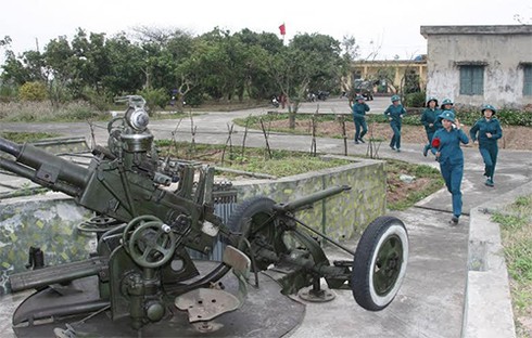 Các thiếu nữ mười tám đôi mươi vững chắc tay súng - ảnh 1