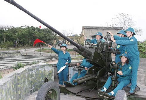 Các thiếu nữ mười tám đôi mươi vững chắc tay súng - ảnh 2