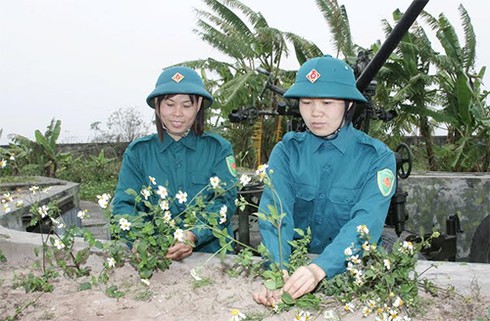 Các thiếu nữ mười tám đôi mươi vững chắc tay súng - ảnh 5