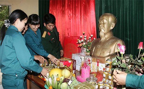 Các thiếu nữ mười tám đôi mươi vững chắc tay súng - ảnh 6