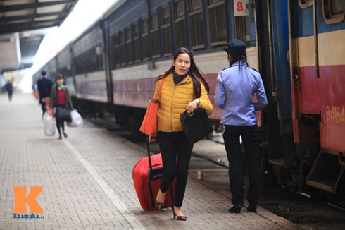 Những người cuối cùng rời ga về quê ăn Tết - ảnh 6