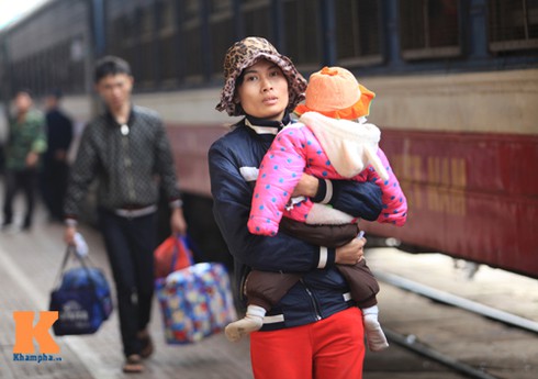 Những người cuối cùng rời ga về quê ăn Tết - ảnh 7