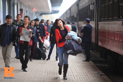 Những người cuối cùng rời ga về quê ăn Tết - ảnh 1