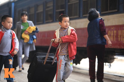 Những người cuối cùng rời ga về quê ăn Tết - ảnh 4