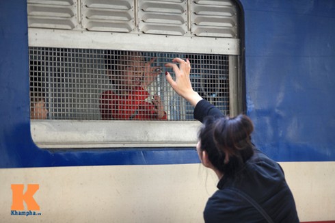 Những người cuối cùng rời ga về quê ăn Tết - ảnh 11