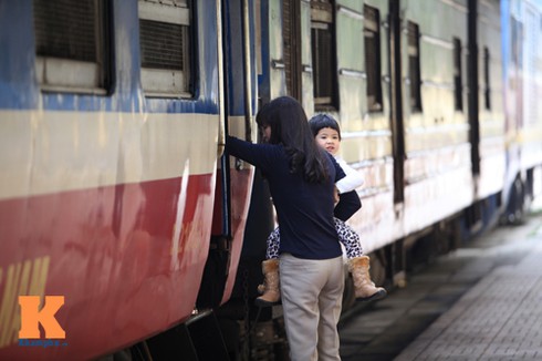 Những người cuối cùng rời ga về quê ăn Tết - ảnh 8