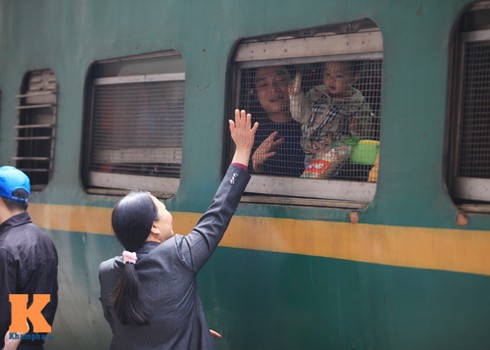 Những người cuối cùng rời ga về quê ăn Tết - ảnh 10