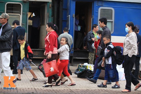 Những người cuối cùng rời ga về quê ăn Tết - ảnh 16