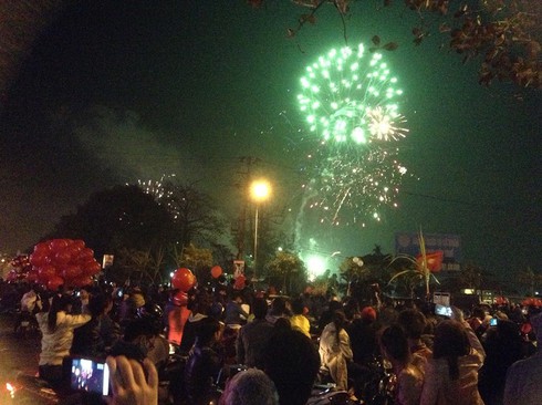 Không khí đón giao thừa Giáp Ngọ 2014 - ảnh 30