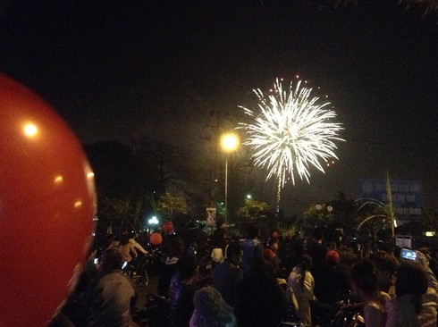 Không khí đón giao thừa Giáp Ngọ 2014 - ảnh 31
