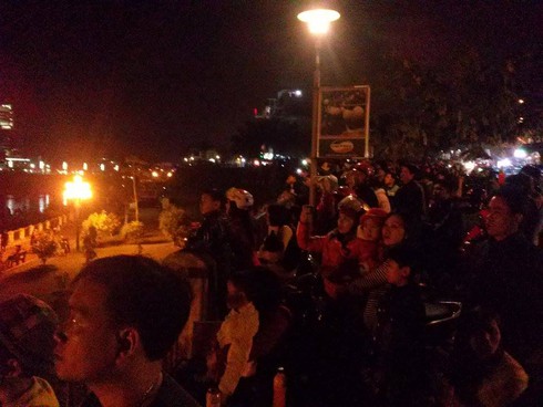 Không khí đón giao thừa Giáp Ngọ 2014 - ảnh 38