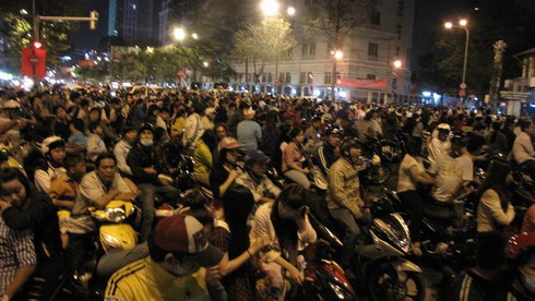 Không khí đón giao thừa Giáp Ngọ 2014 - ảnh 24