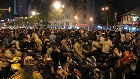 Không khí đón giao thừa Giáp Ngọ 2014 - ảnh 23