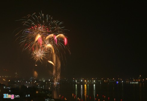 Không khí đón giao thừa Giáp Ngọ 2014 - ảnh 10