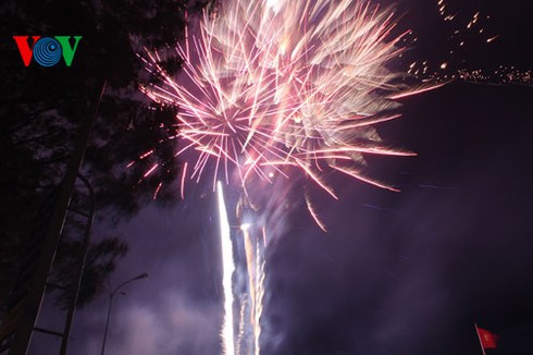 Không khí đón giao thừa Giáp Ngọ 2014 - ảnh 12