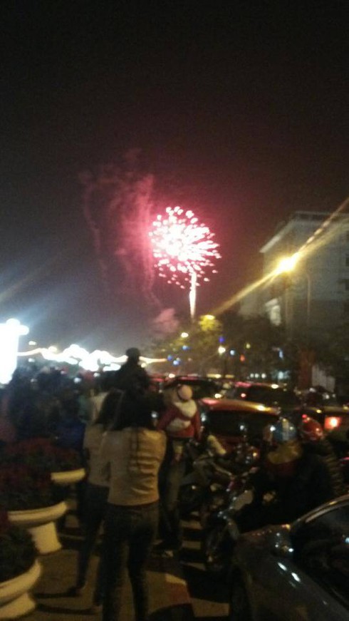 Không khí đón giao thừa Giáp Ngọ 2014 - ảnh 22