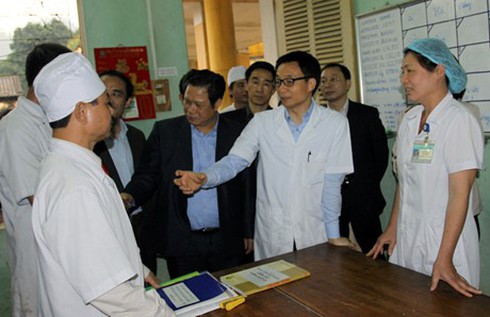 Phó Thủ tướng Vũ Đức Đam thăm cơ sở y tế, giáo dục ở Tuyên Quang - ảnh 1