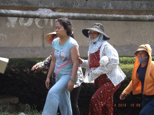 Mất sạch đồ sau khi nhảy xuống sông cứu cô gái tự vẫn - ảnh 2