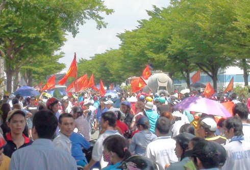 Lãnh đạo tỉnh Bình Dương kêu gọi công nhân bình tĩnh, kiềm chế - ảnh 1