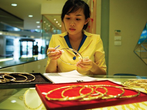 Giá vàng hôm nay 10/6 tăng gần chạm mốc 34 triệu đồng, USD giảm - ảnh 1