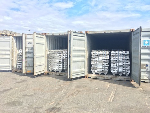 Đội lốt vải vụn, 6 container nhôm đồng chưa kịp xuất lậu đã bị