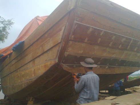 Xóm đạo khấm khá nhờ nghề đóng thuyền - ảnh 2