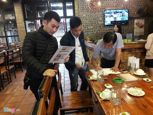 Nhà hàng, quán nhậu ‘cháy chỗ’ ngày đầu tiên sau nghỉ Tết - ảnh 2