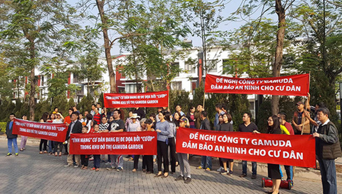 Qua mắt bảo vệ, trộm đột nhập,