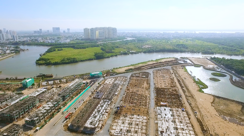 Lộ diện nhiều