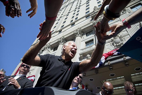 Những bức ảnh 'lạ' trong chiến dịch tranh cử Tổng thống Mỹ - ảnh 12