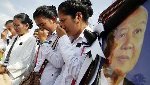 Chùm ảnh rước linh cữu Cựu Quốc vương Sihanouk về nước - ảnh 10