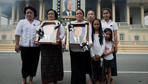 Chùm ảnh rước linh cữu Cựu Quốc vương Sihanouk về nước - ảnh 9