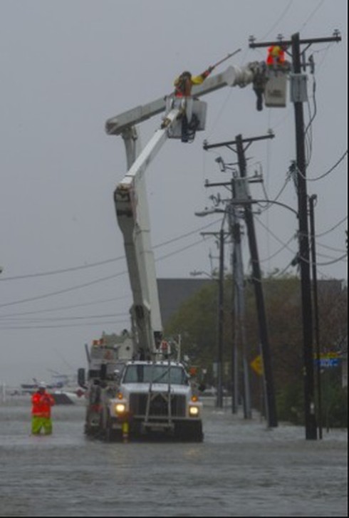 Chùm ảnh: Siêu bão Sandy tàn phá nước Mỹ - ảnh 12