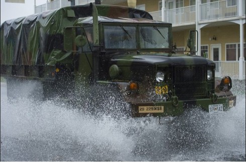 Chùm ảnh: Siêu bão Sandy tàn phá nước Mỹ - ảnh 17