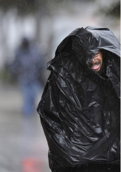 Chùm ảnh: Siêu bão Sandy tàn phá nước Mỹ - ảnh 9