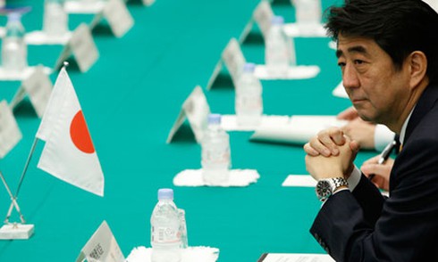 Nhật Bản nên từ bỏ chính sách tăng trưởng kiểu Shinzo Abe - ảnh 1