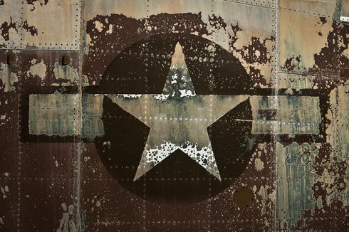 Ngắm 'nghĩa địa' phi cơ hàng khủng của quân đội Mỹ - ảnh 16