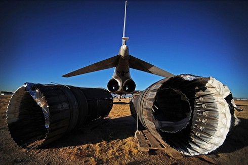 Ngắm 'nghĩa địa' phi cơ hàng khủng của quân đội Mỹ - ảnh 7