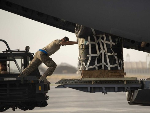 Vất vả như lính phi công Mỹ - ảnh 4