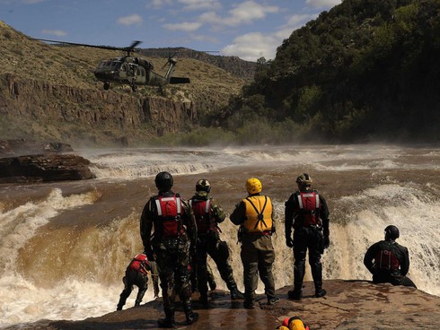 Vất vả như lính phi công Mỹ - ảnh 10