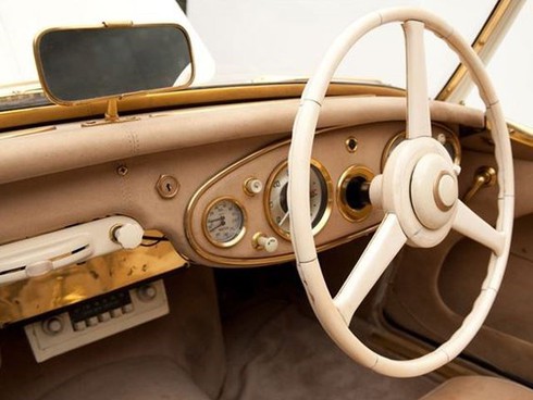 Ngắm ‘đồ cổ 4 bánh’ phủ vàng giá 20 tỷ - ảnh 7